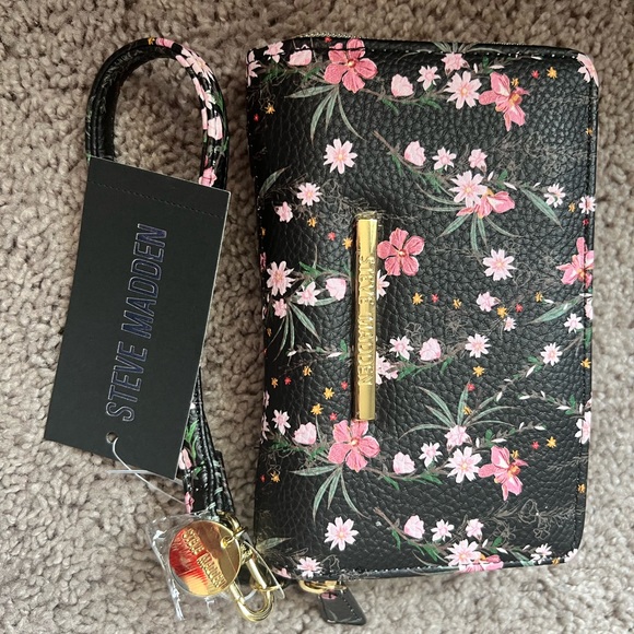 Steve MaddenWallet - Picture 3 of 3